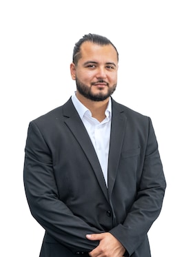 Staff member Nadir De La Cruz from ID_7660c1ce290f