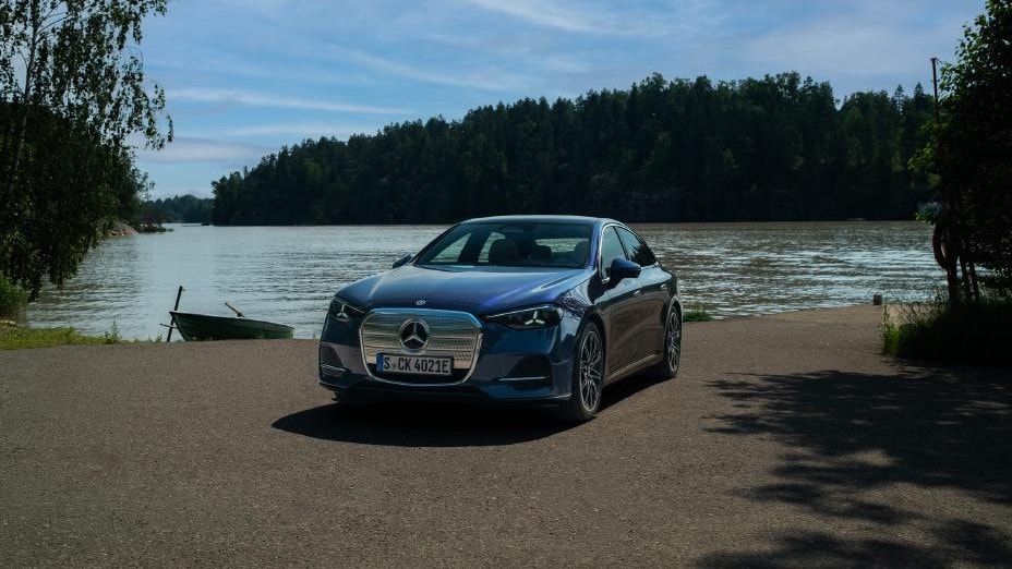 Mercedes-Benz C-Class in Twilight Blue Metallic