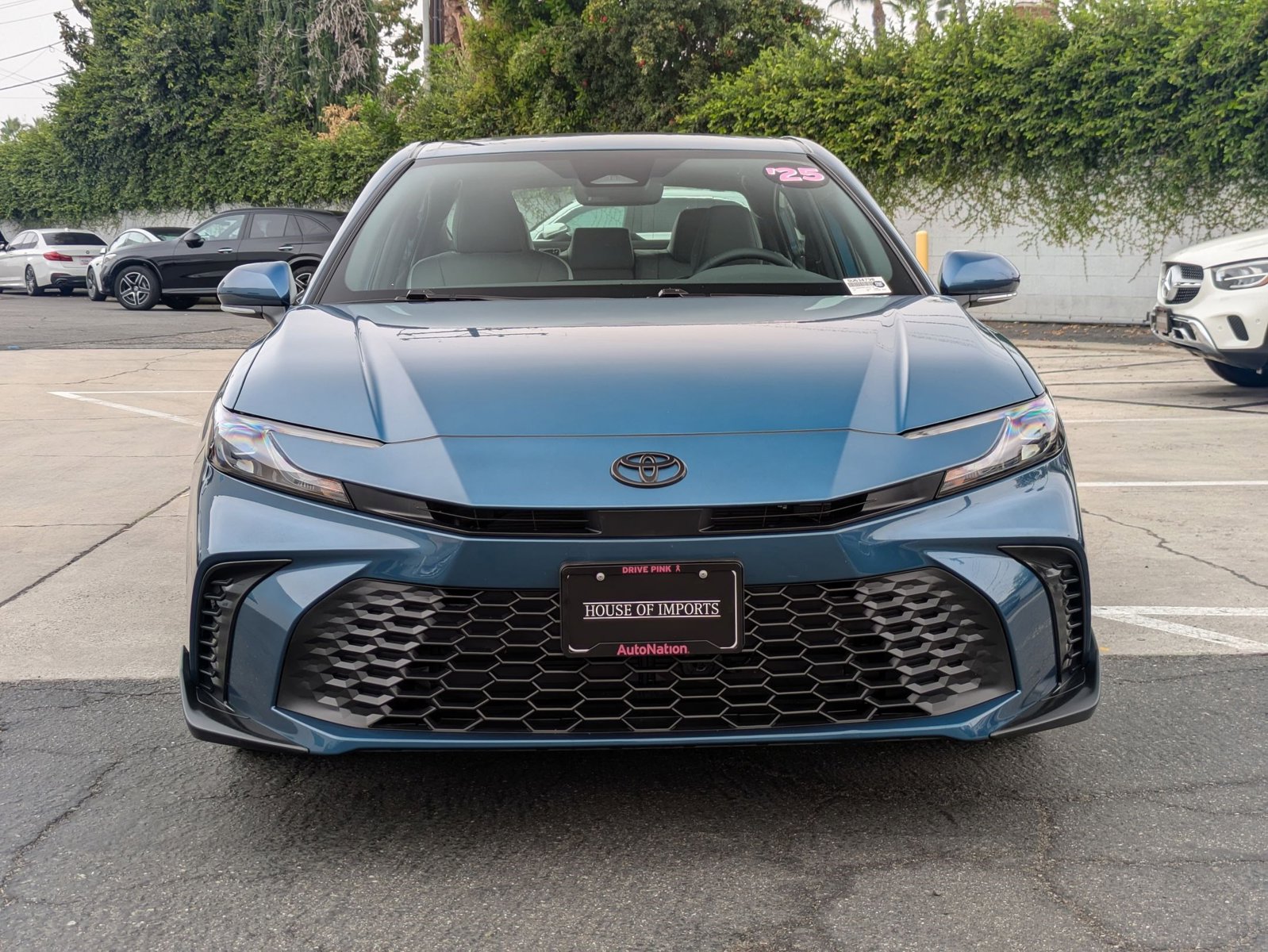 2025 Toyota Camry SE photo 2