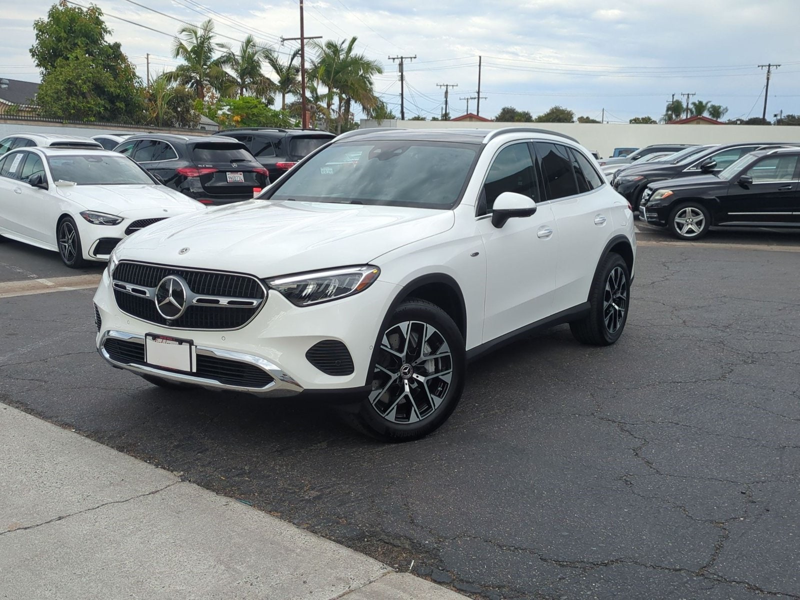 2025 Mercedes-Benz GLC
