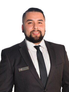 Staff member Ivan Reyes from ID_5935bd9ef148