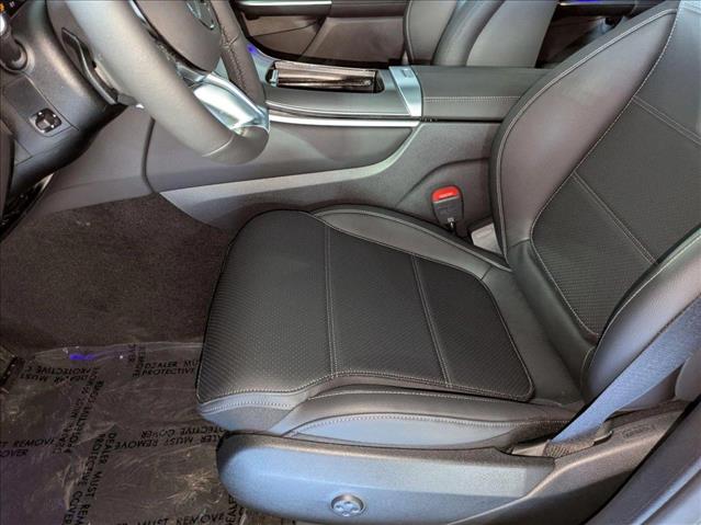 2025 Mercedes Benz GLC 300 photo 3