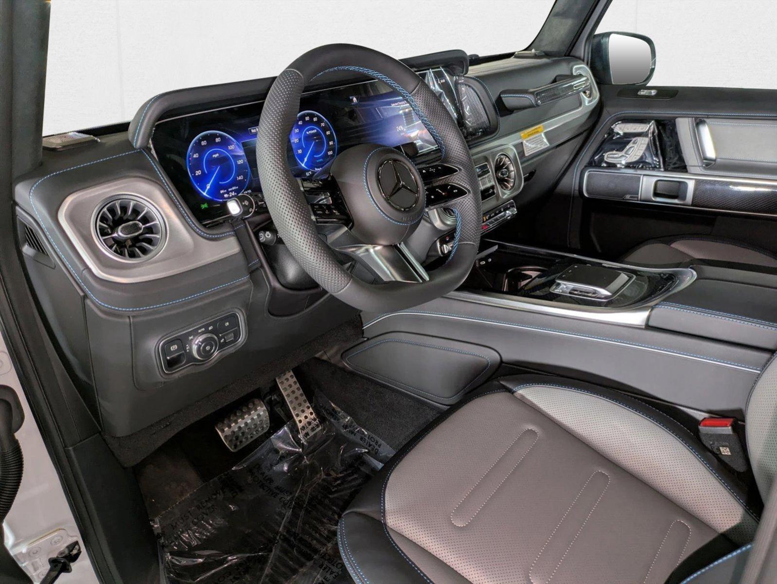 2025 Mercedes Benz G photo 3