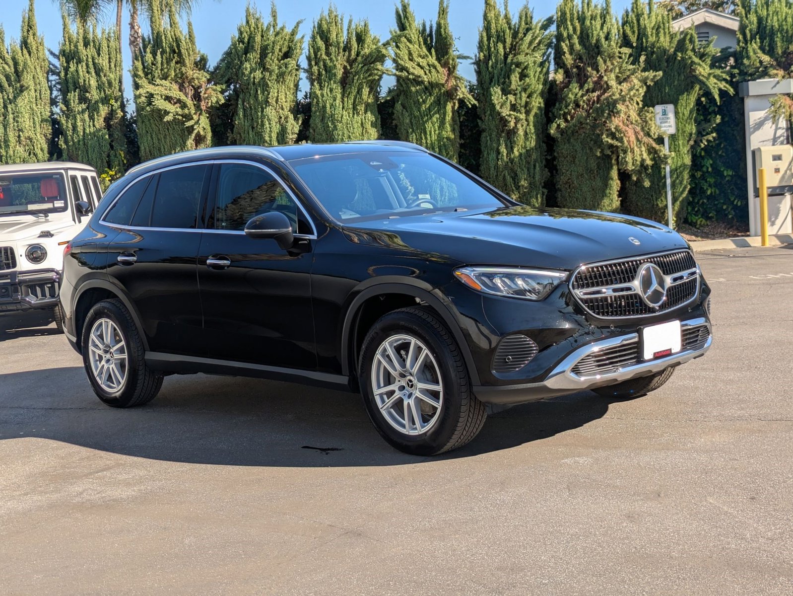 2025 Mercedes Benz GLC 300 photo 3