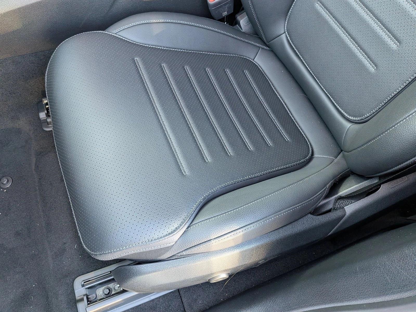 2025 Mercedes Benz GLC 350e 4MATIC photo 4