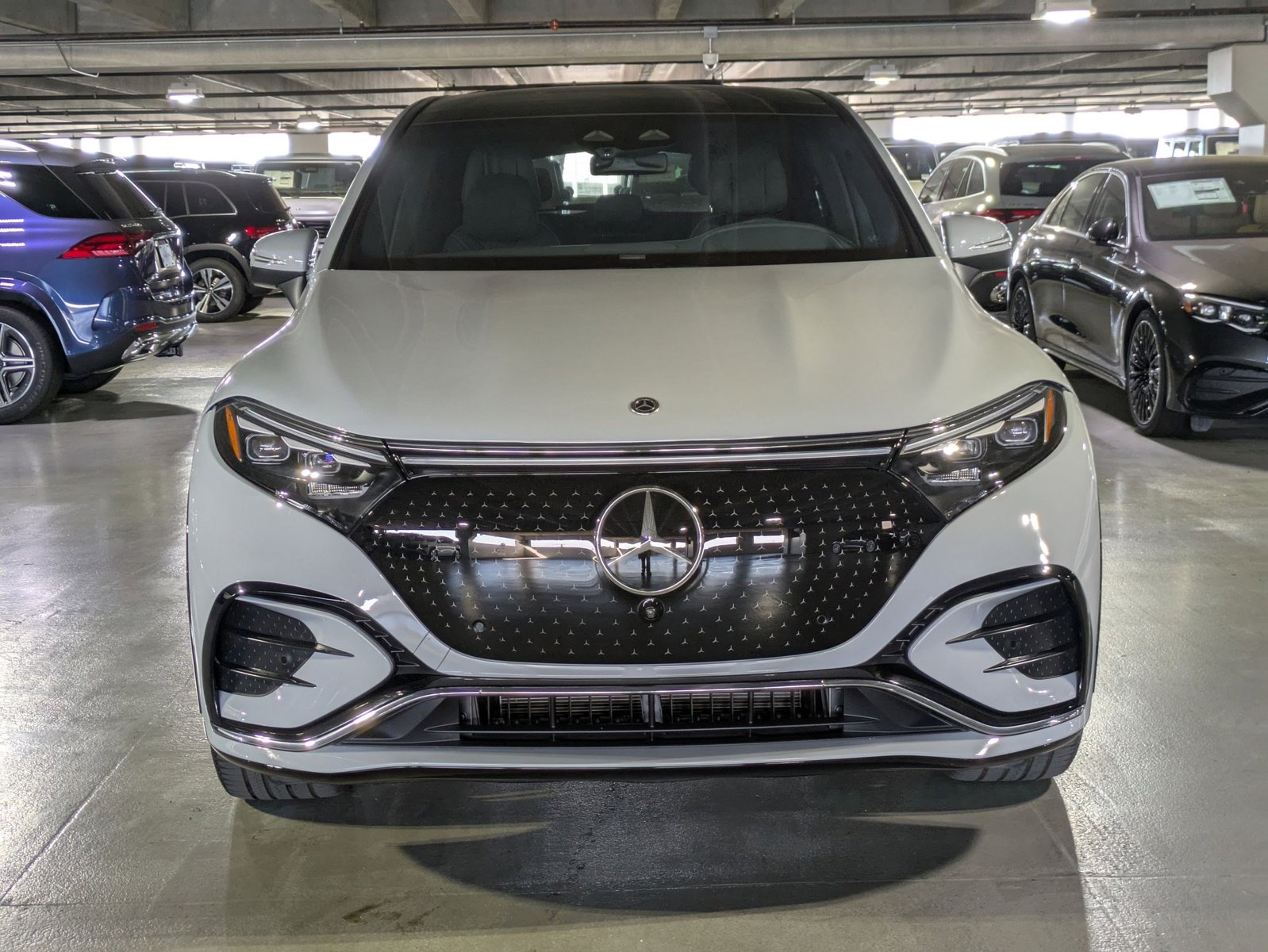 2023 Mercedes Benz EQS SUV 580 4MATIC photo 2