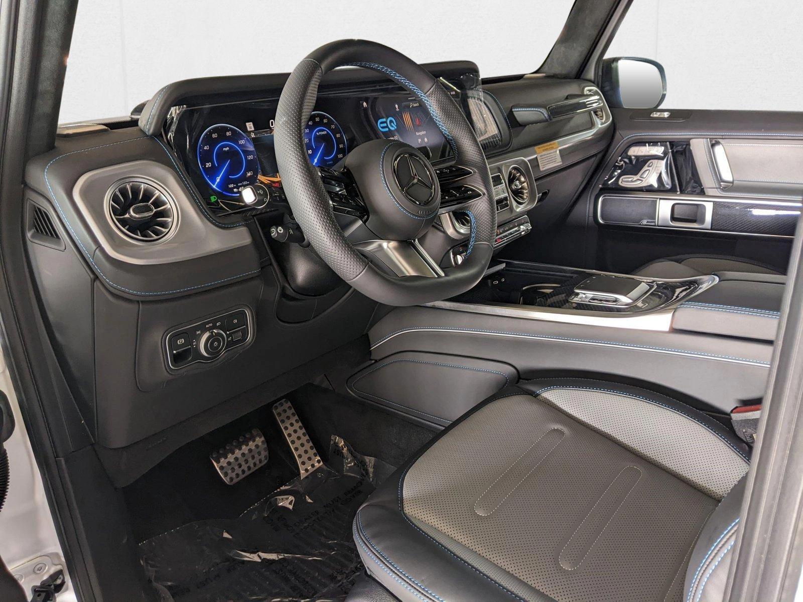 2025 Mercedes Benz G photo 3