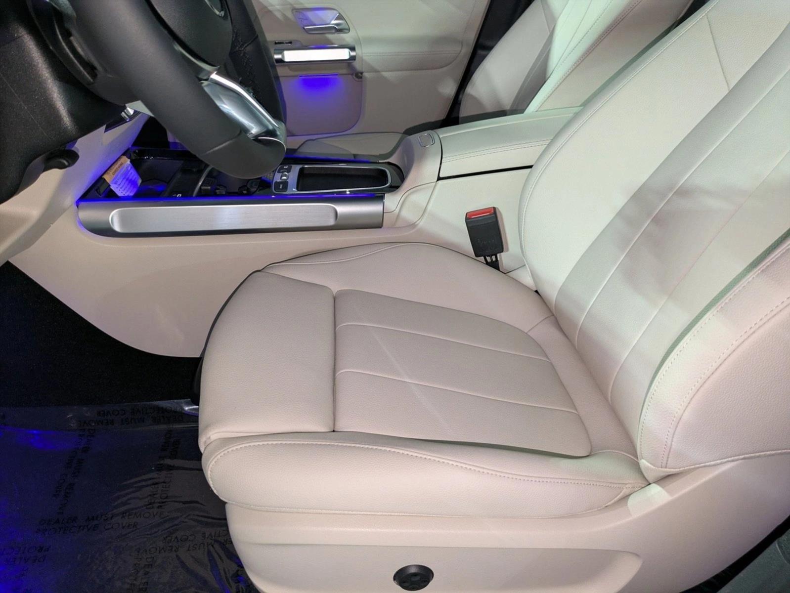 2025 Mercedes Benz GLB 250 photo 4