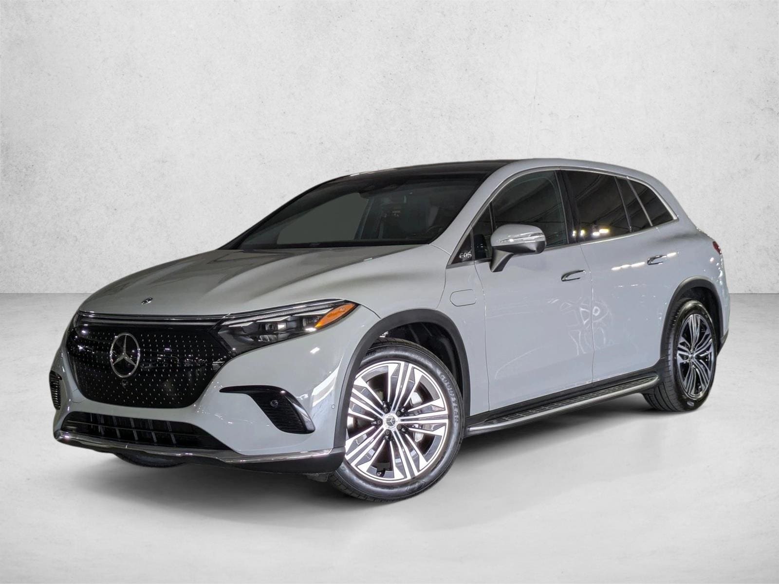 2023 Mercedes-Benz EQS SUV EQS 450+'s photo