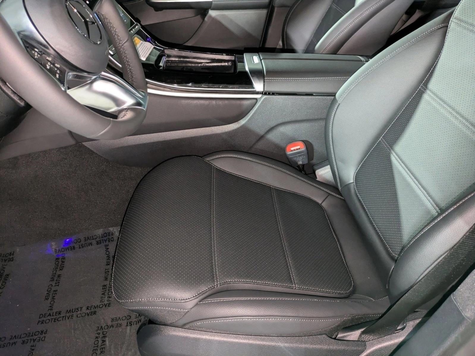 2026 Mercedes Benz GLC 300 photo 4