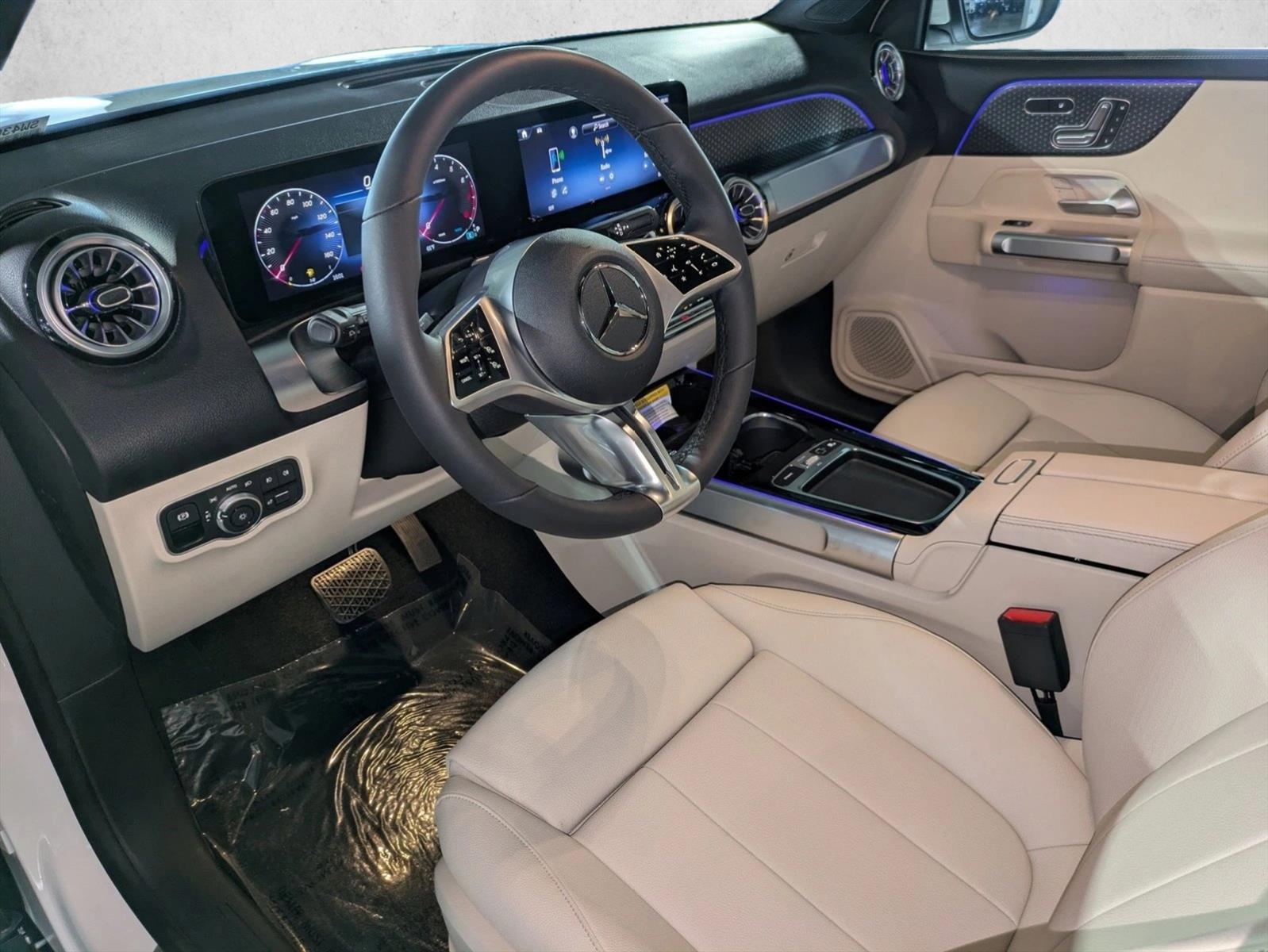 2025 Mercedes Benz GLB 250 4MATIC photo 3