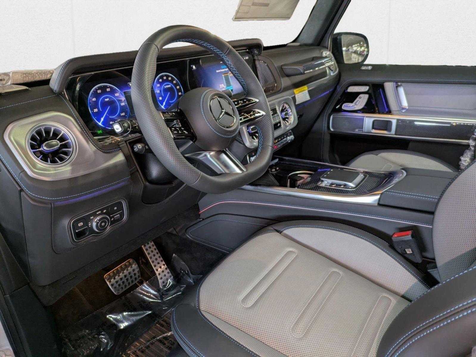 2025 Mercedes Benz G photo 3