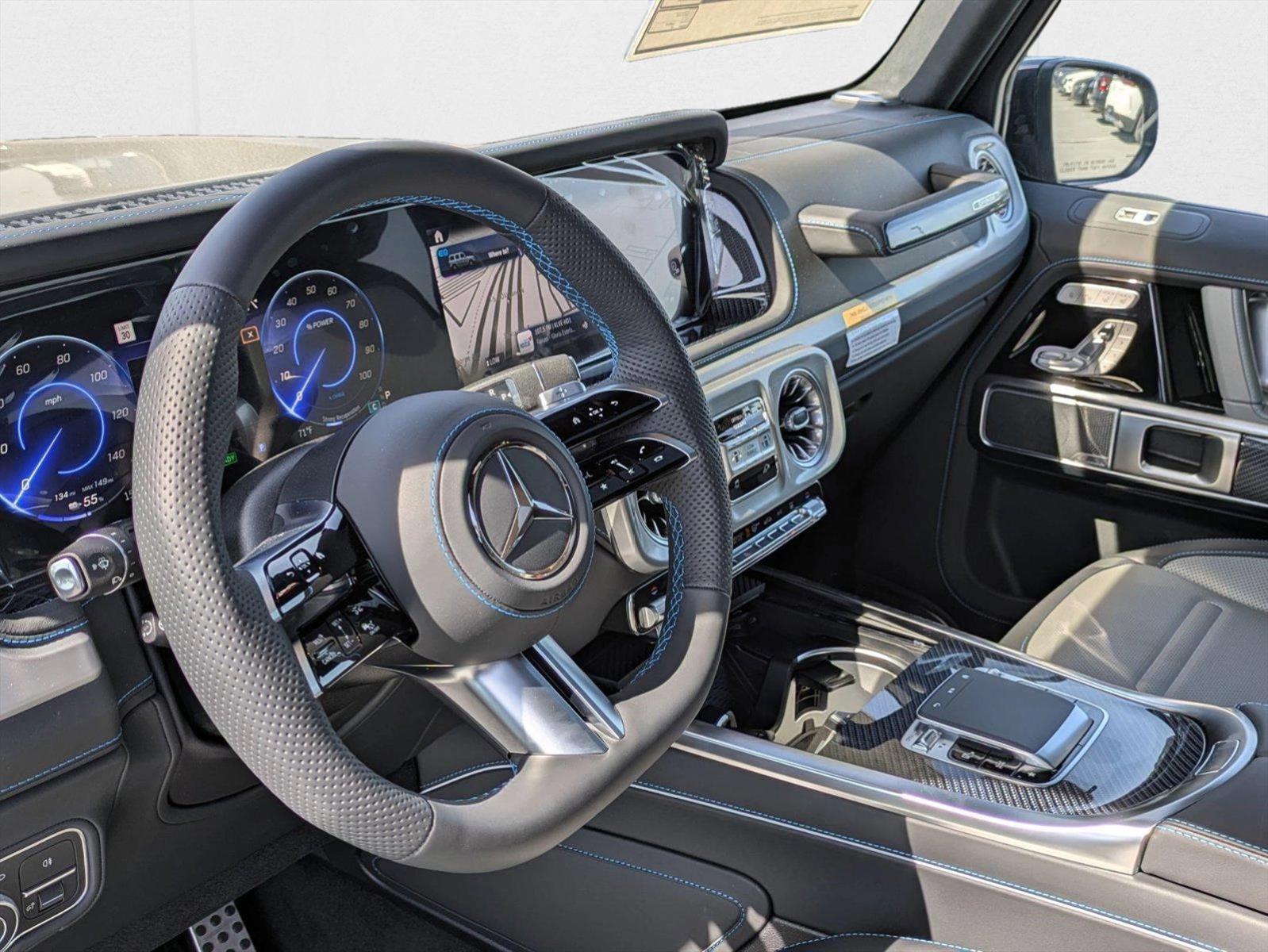 2025 Mercedes Benz G photo 3