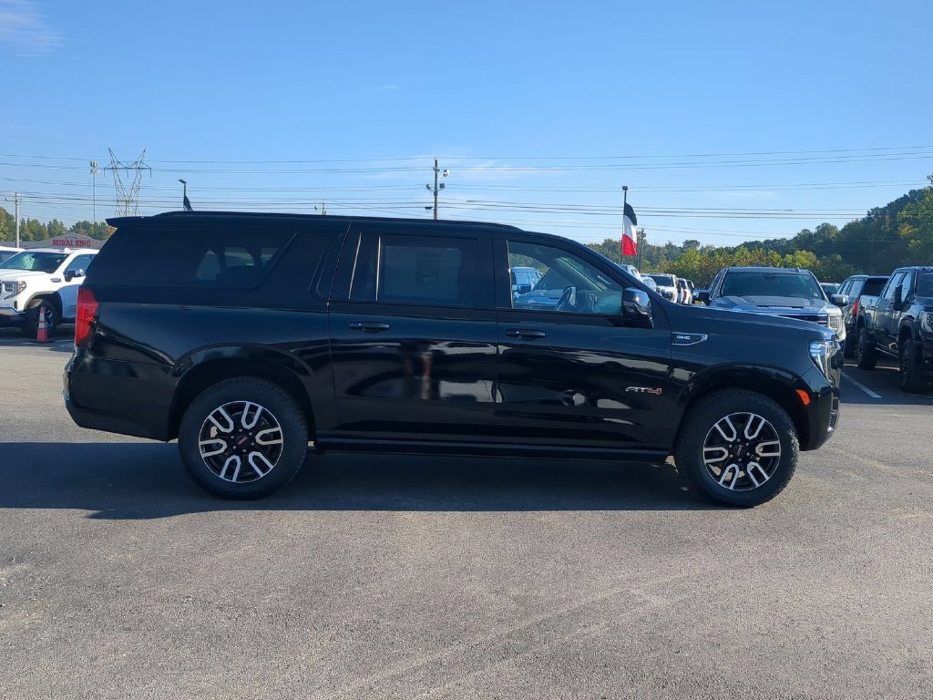Used 2023 GMC Yukon XL AT4 SUV Used 2023 GMC Yukon XL AT4 SUV — photo 2 of 4