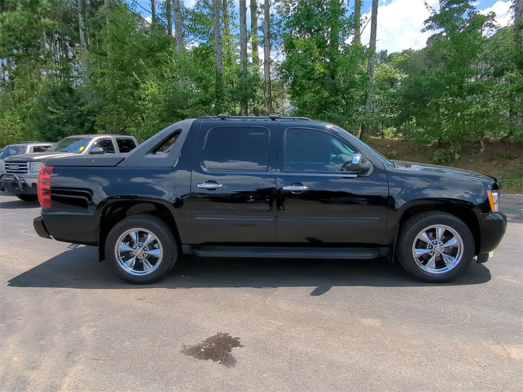 Used 2011 Chevrolet Avalanche LT with VIN 3GNMCFE08BG109087 for sale in Albertville, AL