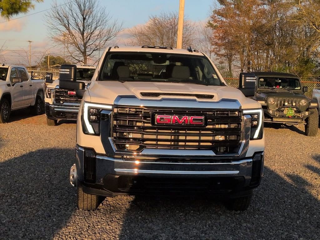 2026 GMC Sierra 3500 Chassis Cab Pro - Photo 8