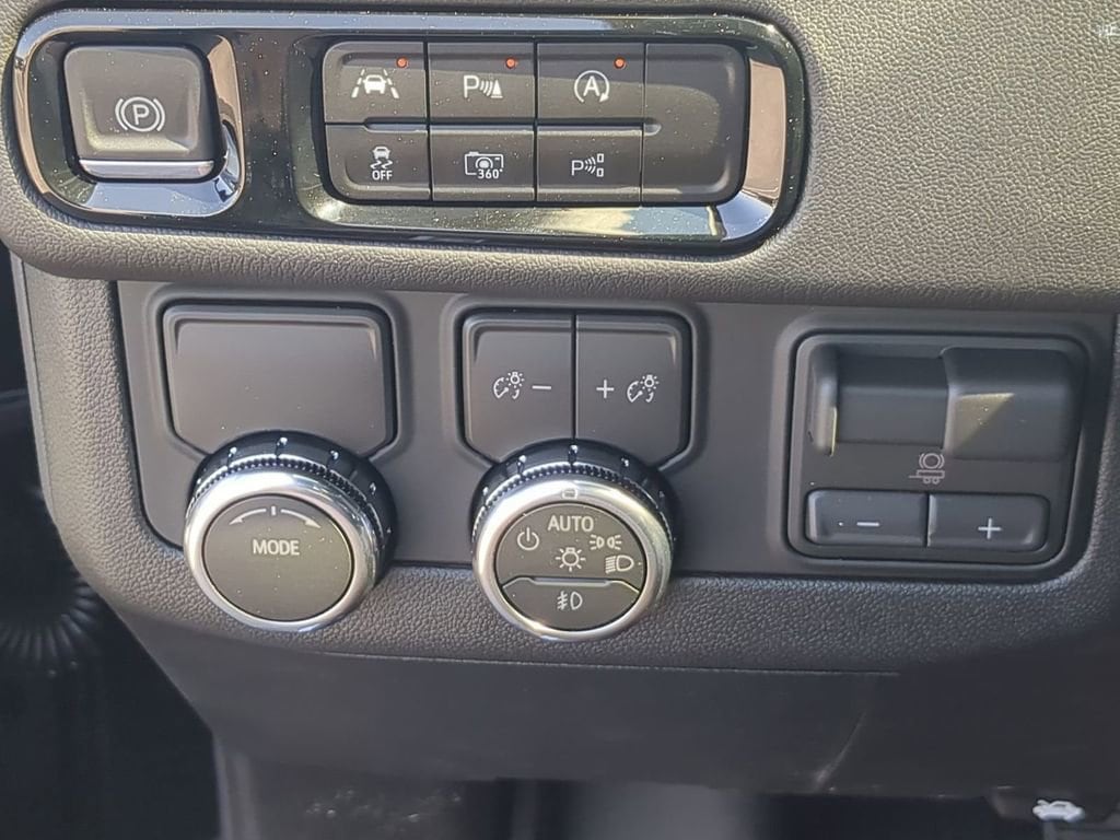 2026 GMC Yukon XL Denali - Photo 17