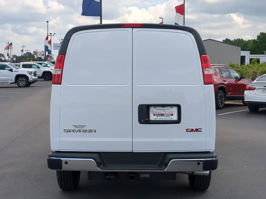 New 2026 GMC Savana Cargo Work Van Van — photo 4 of 4