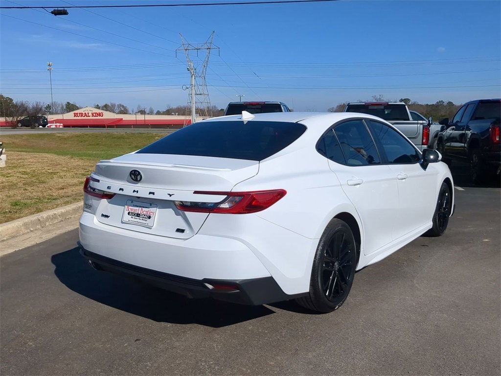 2025 Toyota Camry SE photo 3