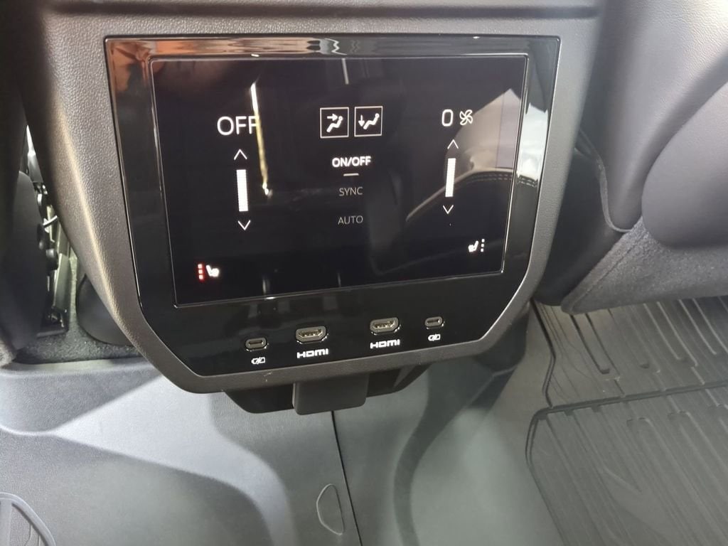 2026 GMC Yukon AT4 Ultimate - Photo 21