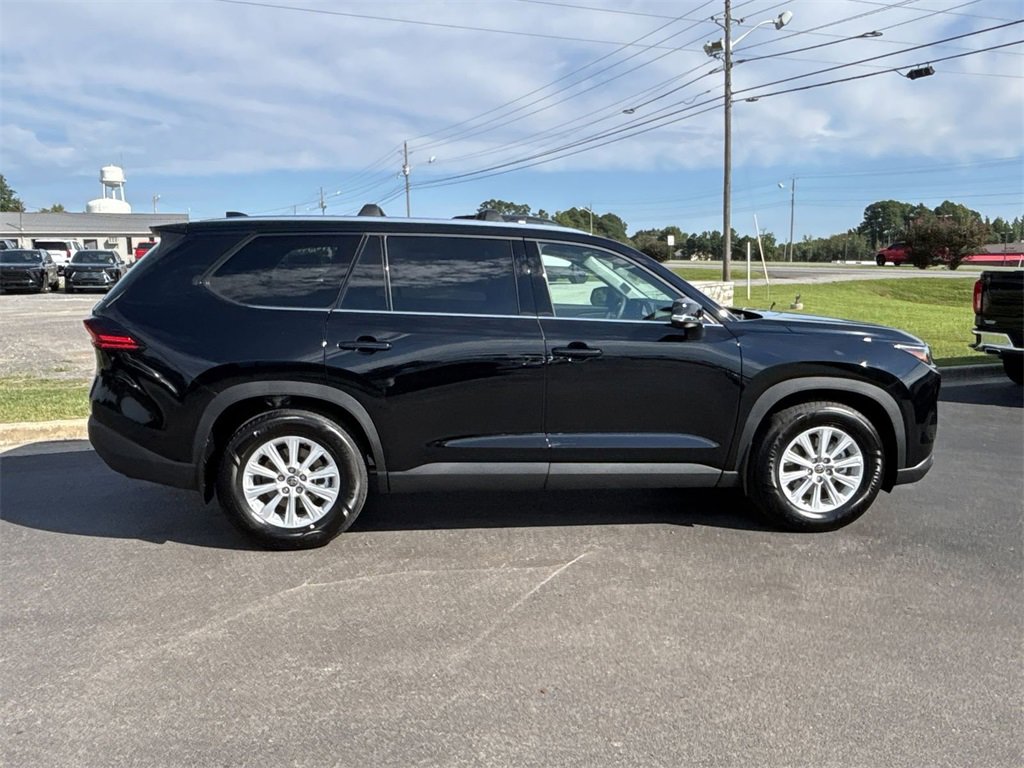 2025 Toyota Grand Highlander XLE photo 2