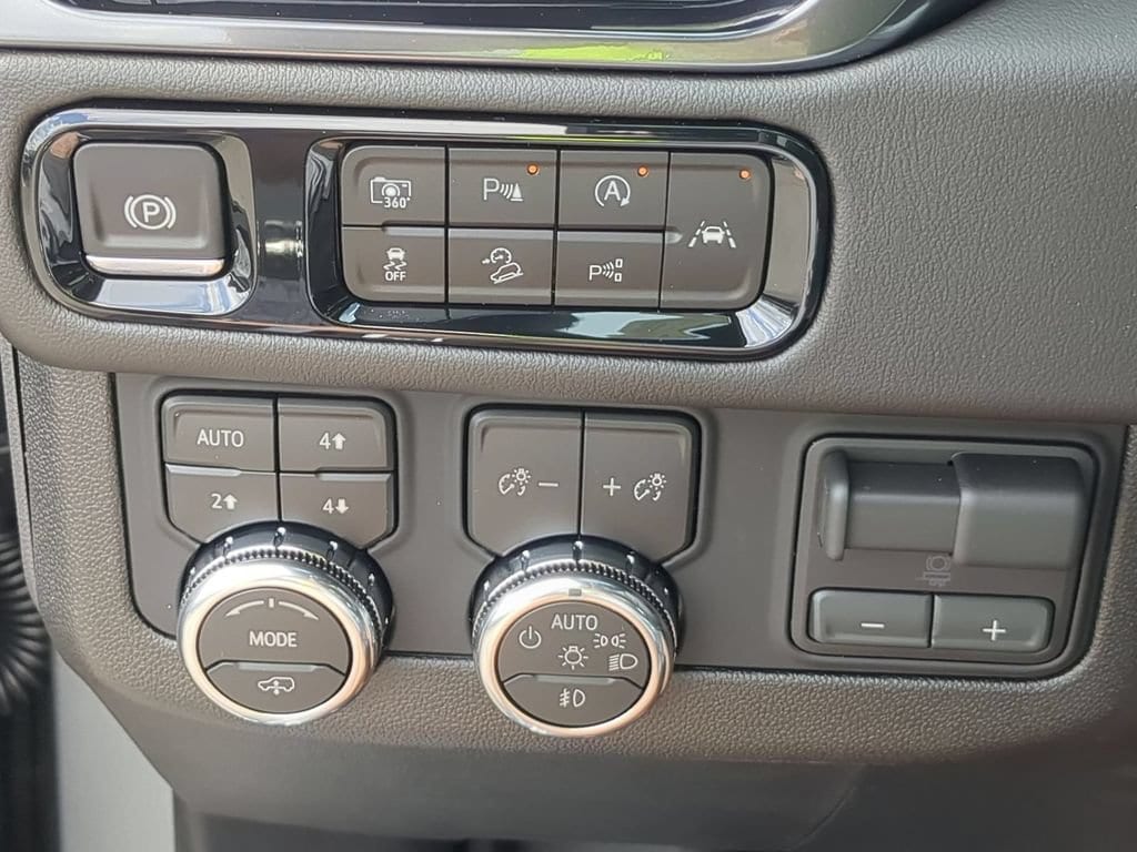 2026 GMC Yukon XL AT4 - Photo 17