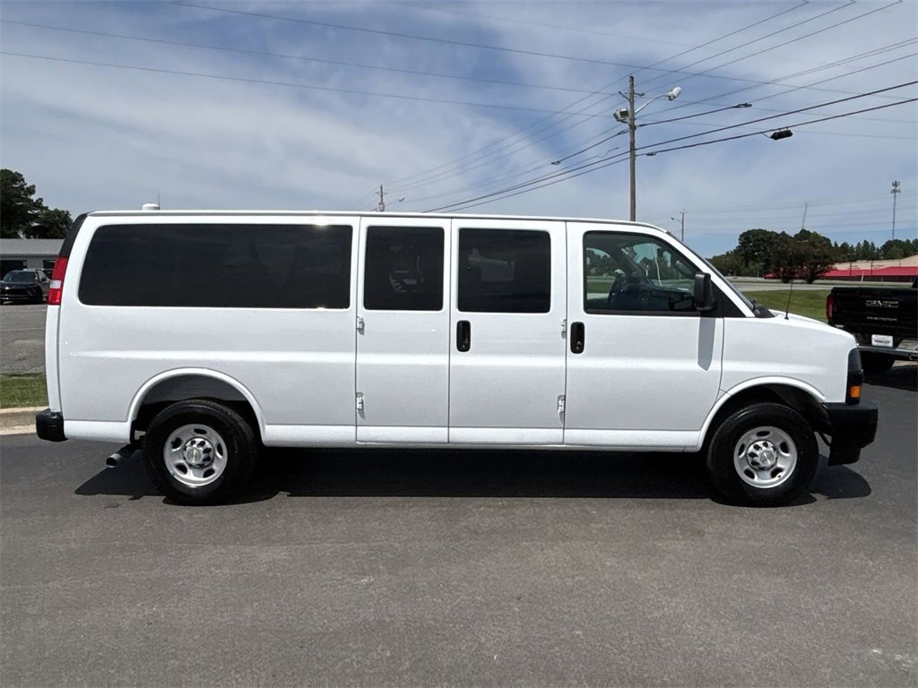 2025 Chevrolet Express Passenger 3500 Van photo 2