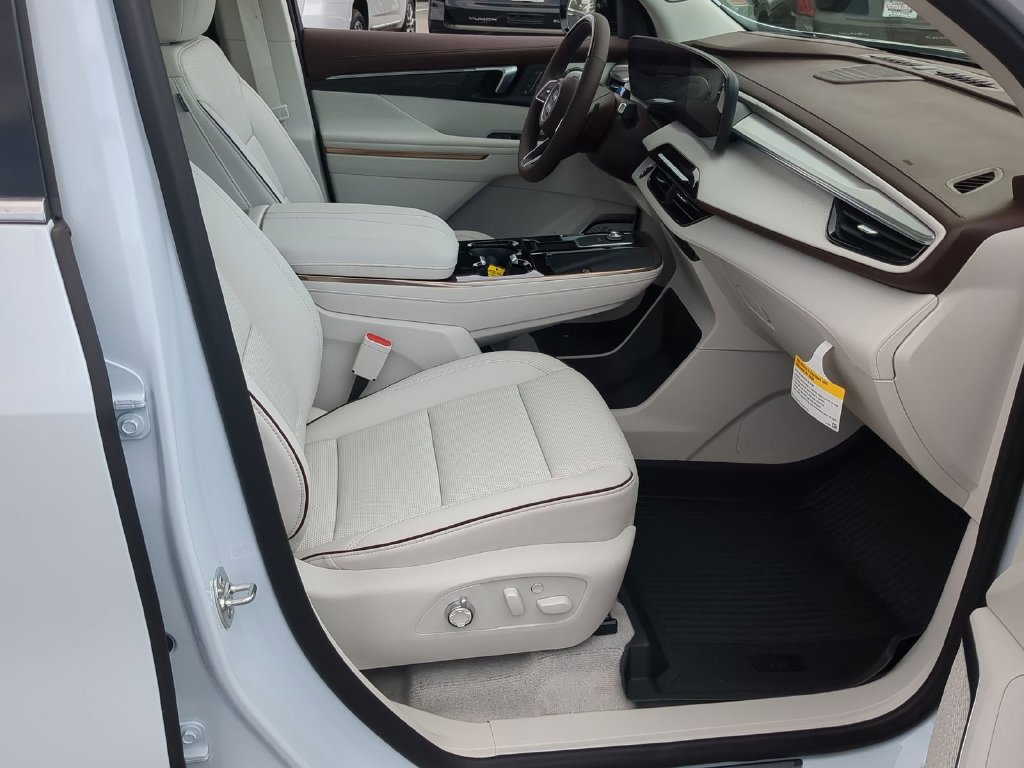 2026 Buick Enclave Avenir - Photo 28
