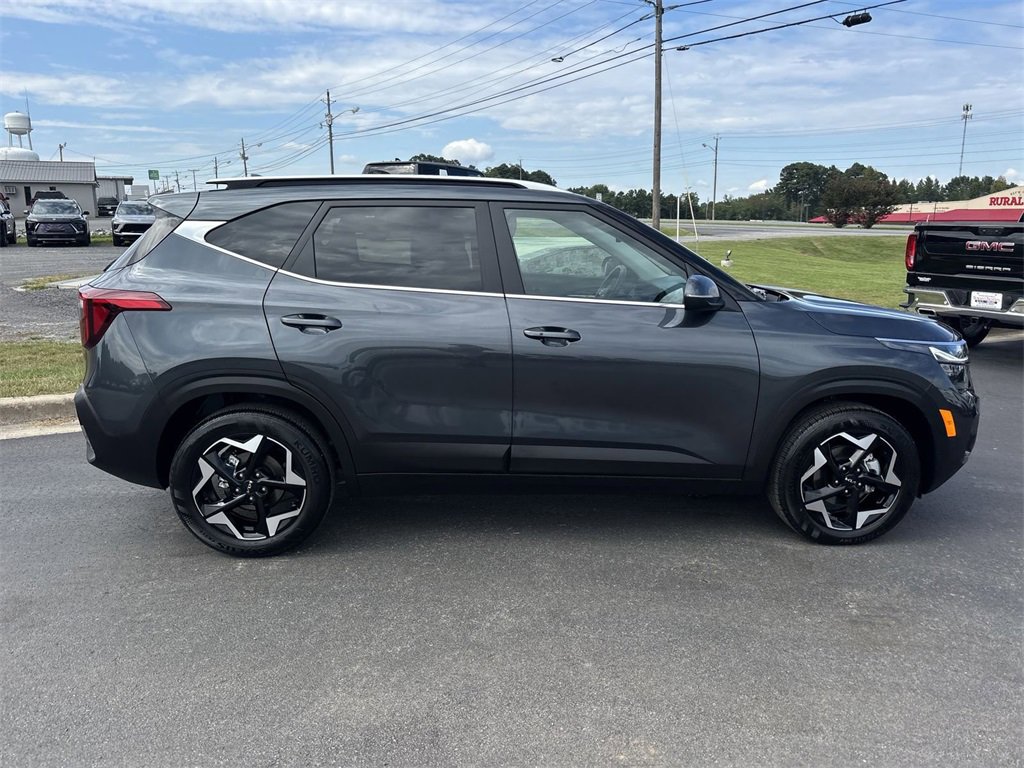 2025 Kia Seltos EX photo 2