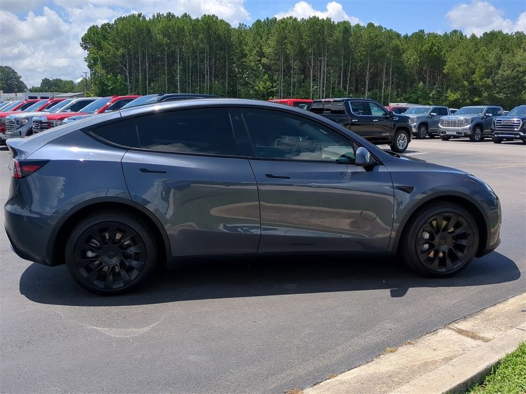 Used 2022 Tesla Model Y Long Range with VIN 7SAYGDEE5NF452841 for sale in Albertville, AL