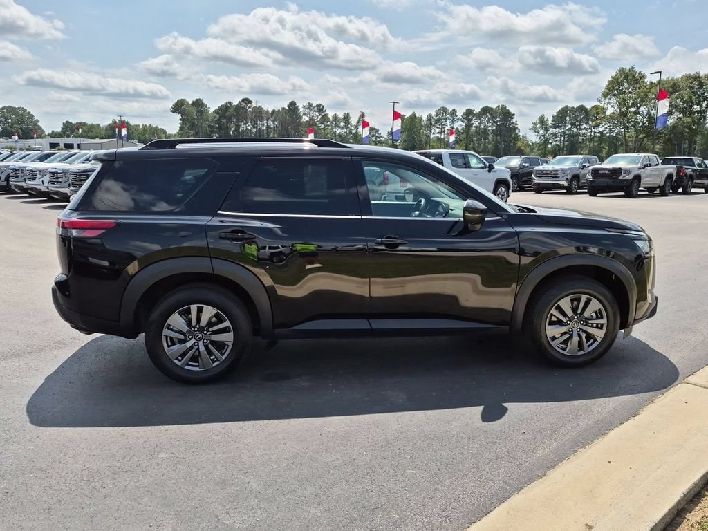 Used 2024 Nissan Pathfinder SV