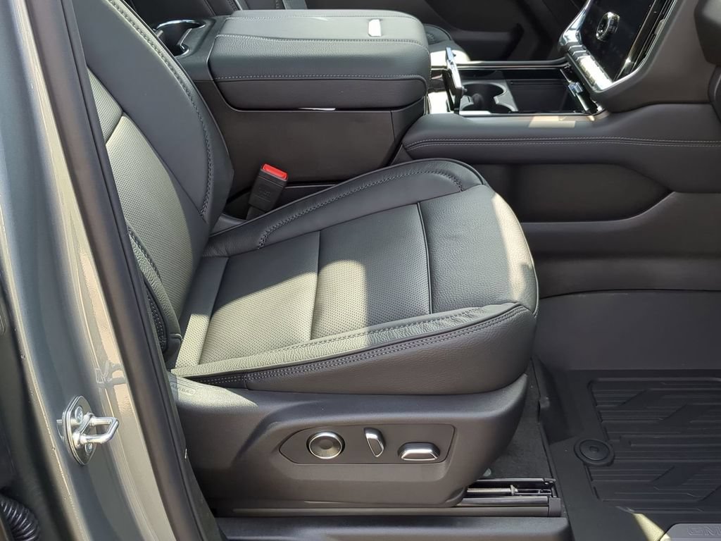 2026 GMC Yukon XL Denali - Photo 28