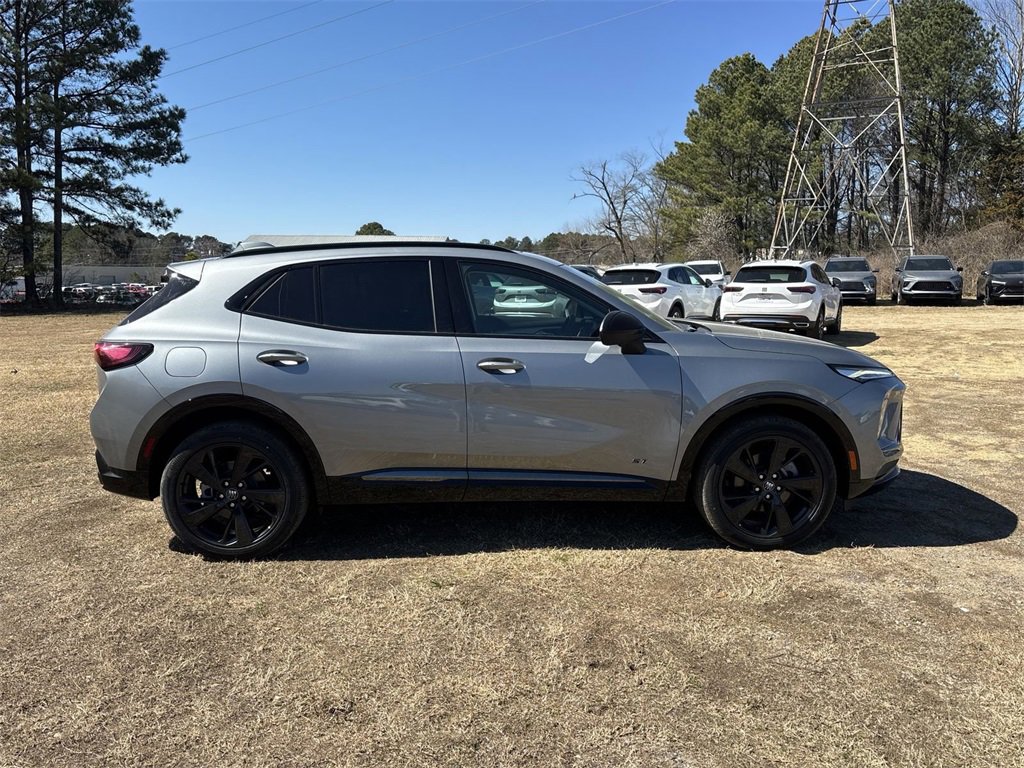 2025 Buick Envision Sport Touring photo 2