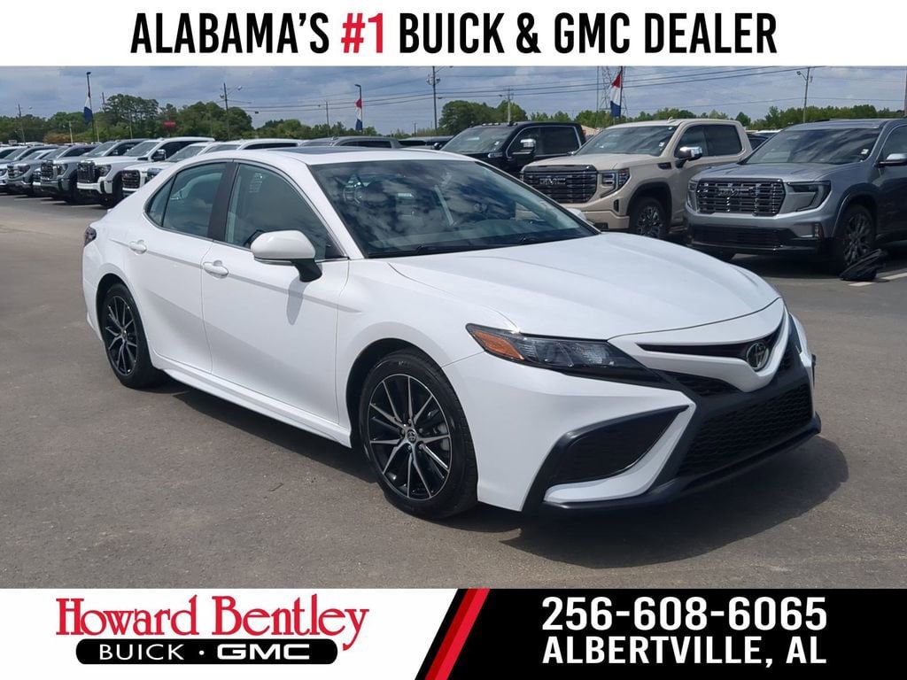 Used 2022 Toyota Camry SE Sedan