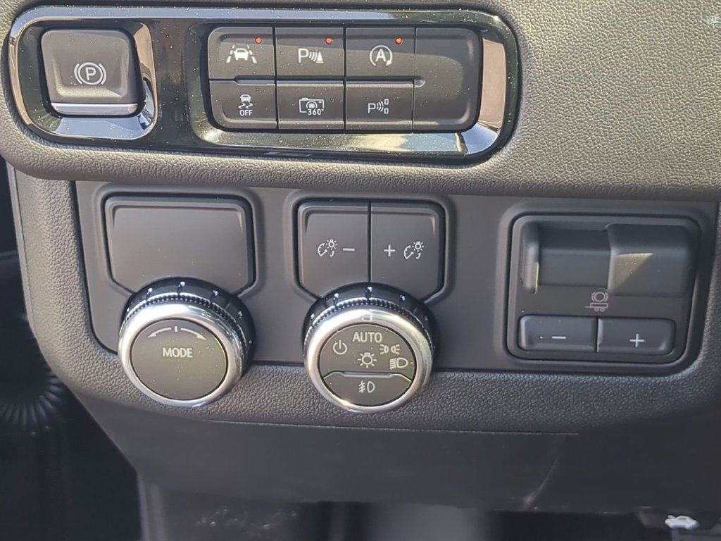 2026 GMC Yukon XL Denali - Photo 17