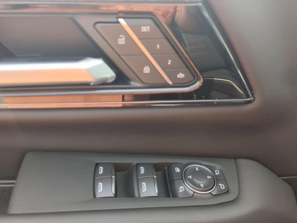 2026 GMC Yukon AT4 Ultimate - Photo 23