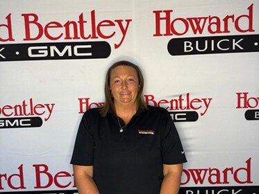 Staff member Linda Pounds from ID_40d6f61c3d64