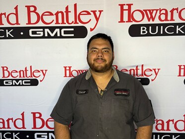 Staff member Oscar Ruis from ID_a5084bc4c460