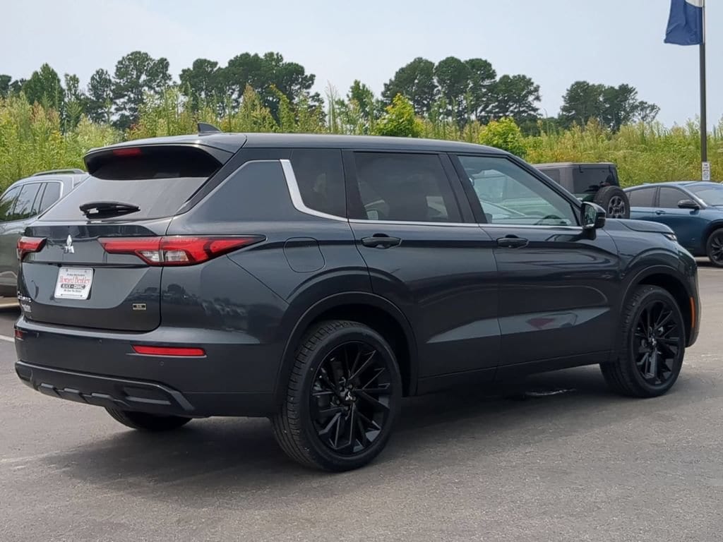 Used 2024 Mitsubishi Outlander SE