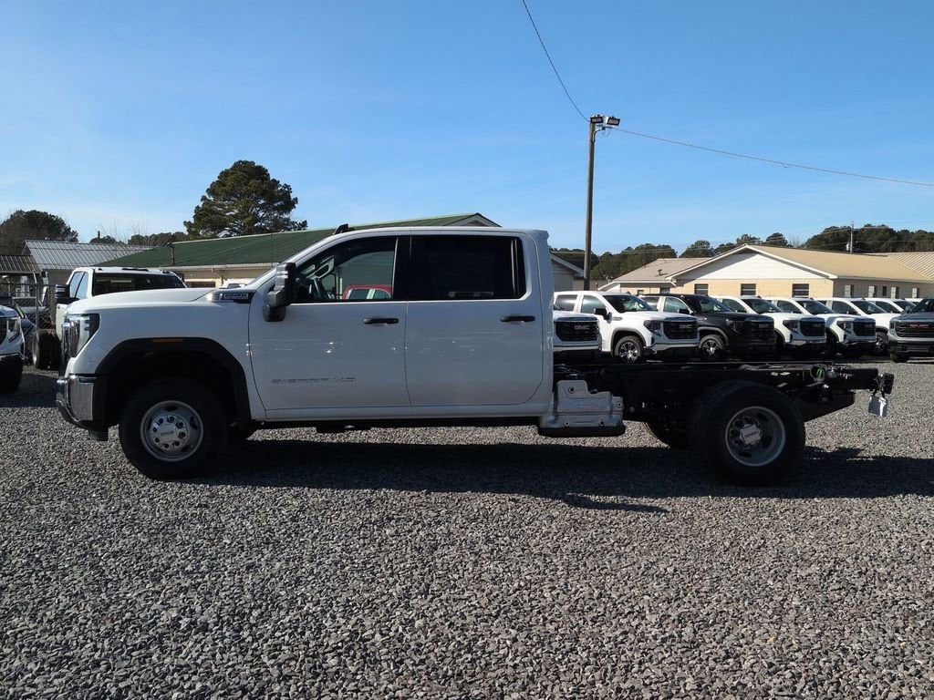 2026 GMC Sierra 3500 Chassis Cab Pro - Photo 6
