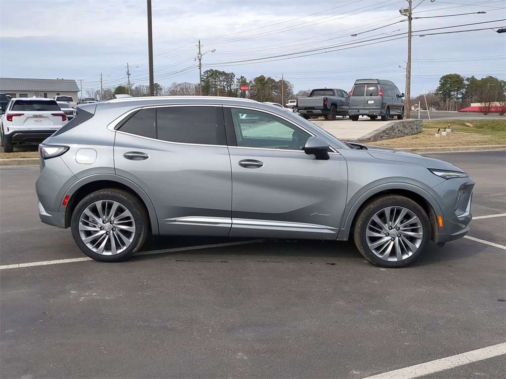 2025 Buick Envision Avenir photo 2