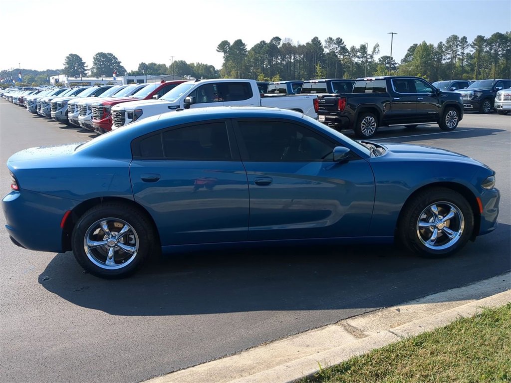 2022 Dodge Charger SXT photo 2