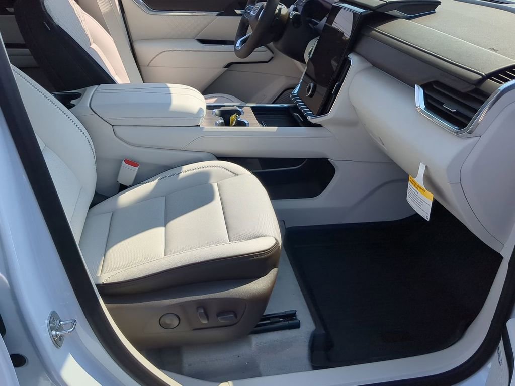2026 GMC Acadia Denali - Photo 28
