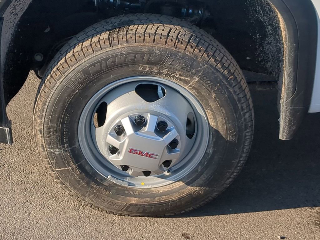 2026 GMC Sierra 3500 Chassis Cab Pro - Photo 29