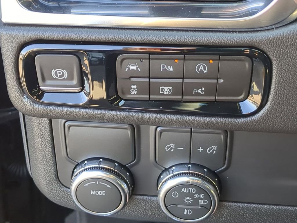 2026 GMC Yukon XL Denali - Photo 17