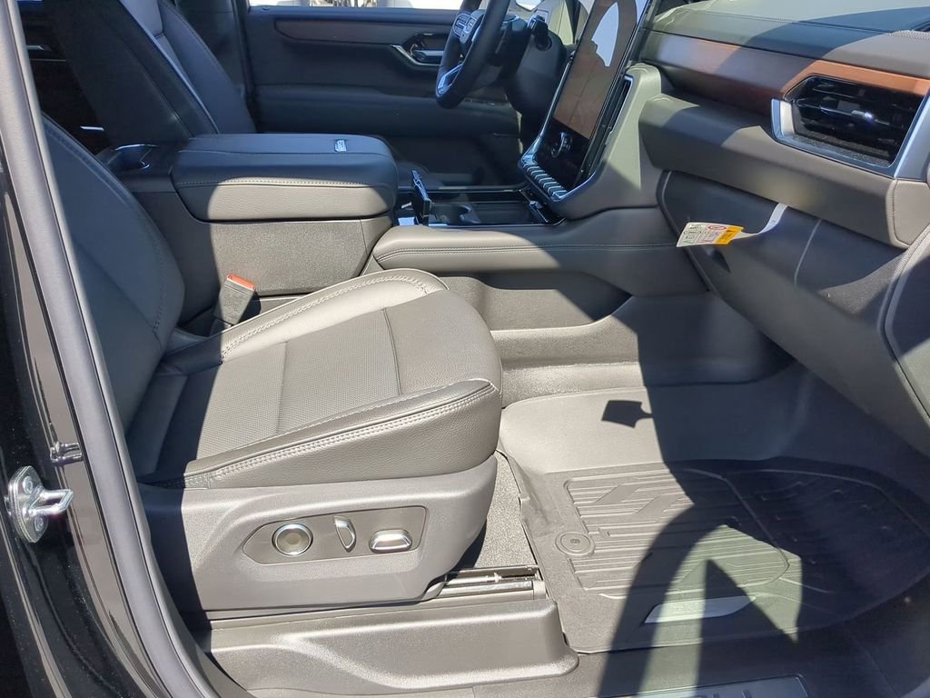2026 GMC Yukon XL Denali - Photo 28