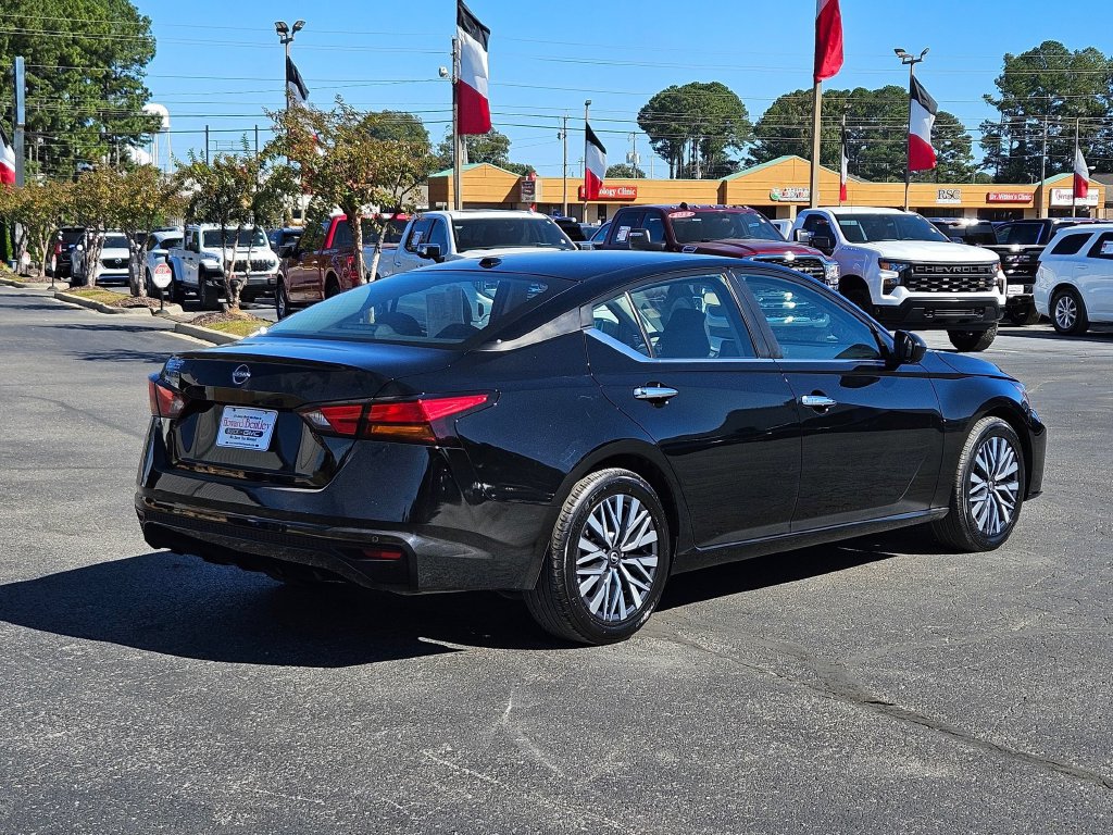 Used 2025 Nissan Altima SV Used 2025 Nissan Altima SV — photo 4 of 4