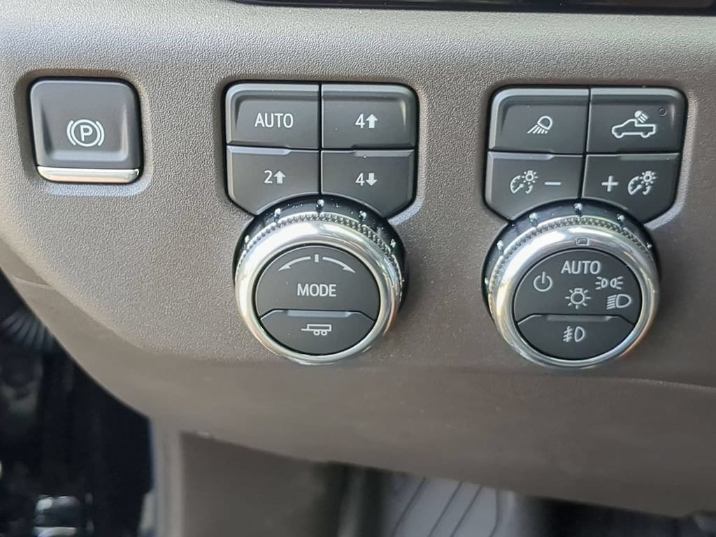 2026 GMC Sierra 1500 SLT - Photo 17