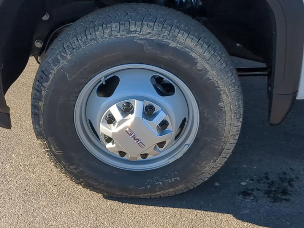 2026 GMC Sierra 3500 Chassis Cab Pro - Photo 29