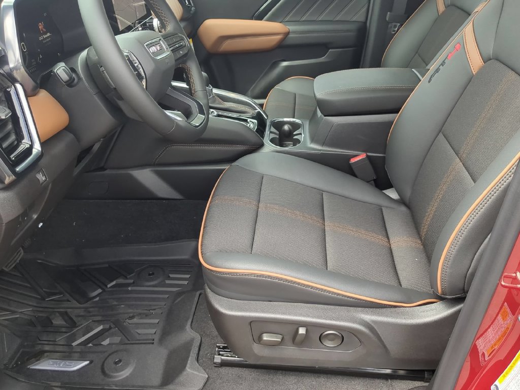 2026 GMC Canyon AT4 - Photo 18